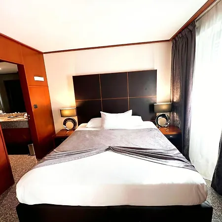Goldstar Resort & Suites-3